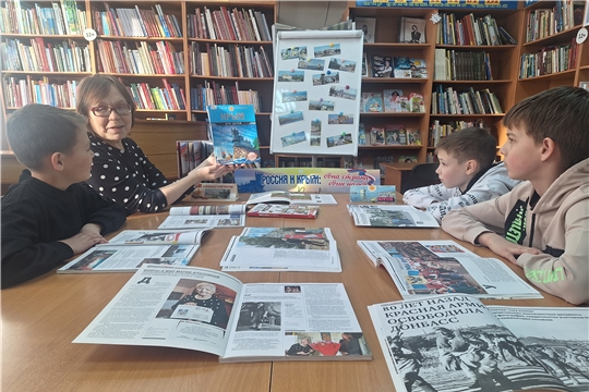 В городской библиотеке им. Г. Н. Айги прошел занимательный урок «Крым – Великой России частица»