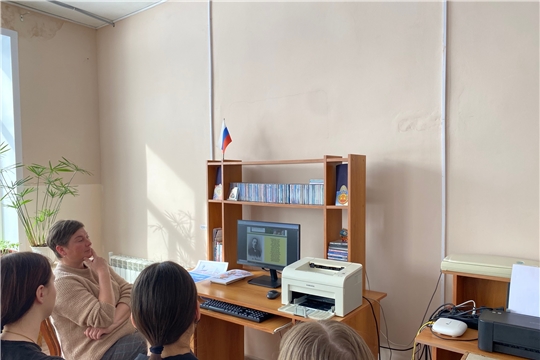  Познавательный час «Вдохновленные Крымом» в Краснооктябрьской сельской библиотеке