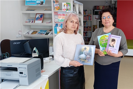 Торханской сельской библиотеке преподнесли книги в дар