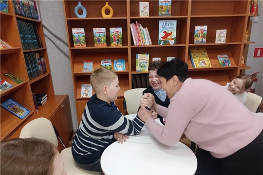В городской детской библиотеке им. С. Я. Маршака была проведена библиозарядка «С физкультурой мы дружны – нам болезни не нужны»