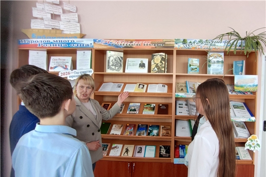 Обзор книжной выставки «Чăн чăвашлăх манра упранать» в Туванской сельской библиотеке им. Г. И. Фёдорова