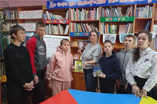 В городской детской библиотеке им. С. Я. Маршака прошла книжная выставка-знакомство «Великий мастер чувашской драмы»