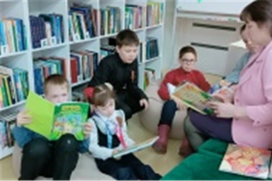Книжный марафон « Книга - сокровище национальной литературы» в Юманайской библиотеке