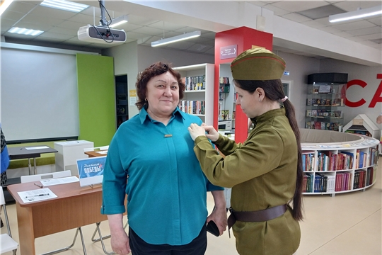 Торханская сельская библиотека активно включилась в общероссийскую акцию «Георгиевская ленточка»