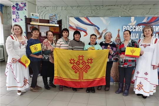 Час геральдики "Гербы и флаги чувашского края" в Ходарской сельской библиотеке им. В. Ф. Николаева