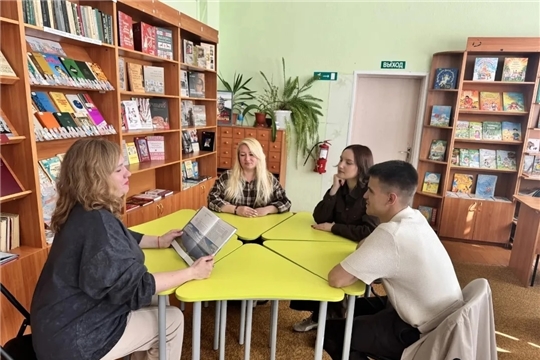 В городской библиотеке им. М. Сеспеля состоялась литературная встреча «Волга-книга русской души.  Образы реки в литературе и культуре»