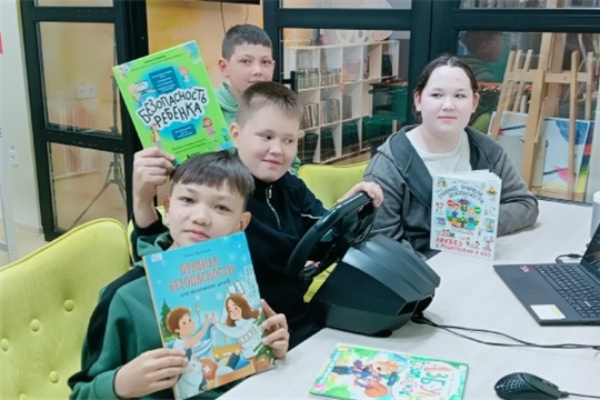  Час - предупреждение «Книги – наши помощники в безопасных каникулах!» в Юманайской библиотеке