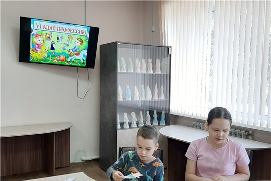 Интерактивная игра «Очень интересные разные профессии» в Нижнекумашкинской сельской библиотеке