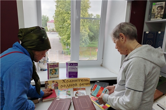 В центральной библиотеке открылась книжная выставка к 225-летию со дня рождения Владимира Даля