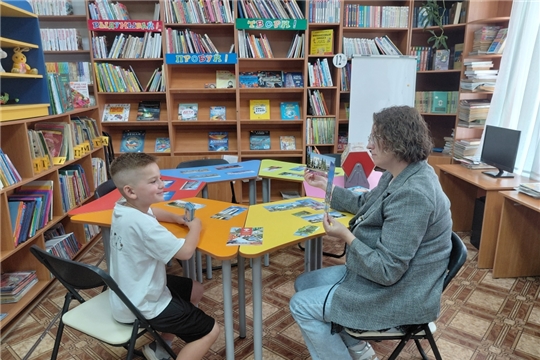 В городской детской библиотеке им. С. Я. Маршака состоялся краеведческий обзор «Сердцу милый уголок — наш любимый городок»
