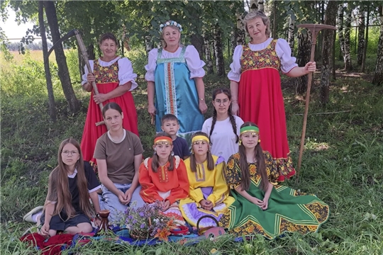 Познавательно-игровое мероприятие «Эх, рубашка хороша!» в Ходарской сельской библиотеке им. В.  Ф. Николаева ко дню косоворотки