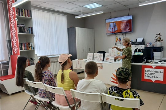 В Торханской сельской библиотеке прошло познавательное мероприятие «Русский наряд»