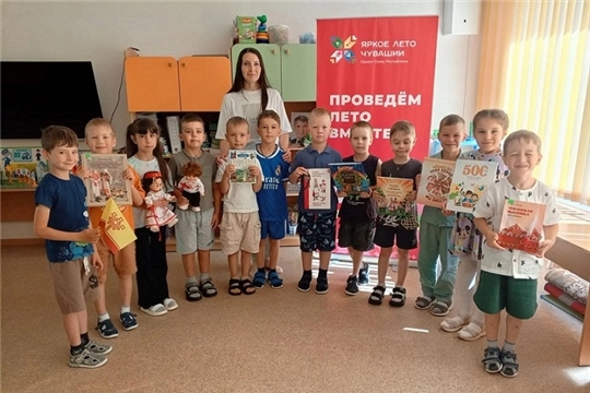 Сотрудники городской детской библиотеки им. С. Я. Маршака провели краеведческий час "Родина в ладошках"