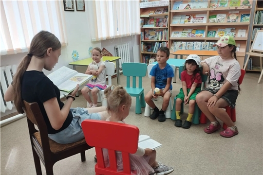  В рамках продвижения чувашской детской литературы в Ходарской сельской библиотеке им. В. Ф. Николаева прошла литературная дорожка «Свободный микрофон»