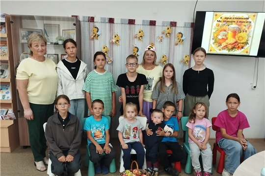 Познавательно-игровая программа для детей «Медовый спас – сладкий час» в Ходарской сельской библиотеке им. В. Ф. Николаева