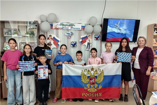Музыкально-познавательная программа «Я — Россия, ты — Россия» в Ходарской сельской библиотеке им. В. Ф. Николаева