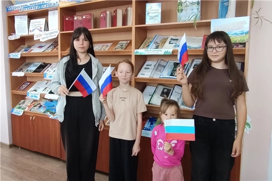 Исторический экскурс «Три цвета России» в Туванской сельской библиотеке им. Г. И. Фёдорова