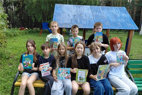 Сотрудники детской городской библиотеки им. С. Я. Маршака провели информационный час “Прежде чем сделать подумай” Правила дорожного движения”