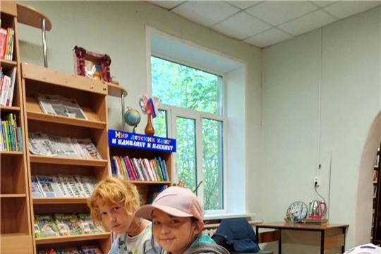 Творческое занятие в Большеалгашинской сельской библиотеке