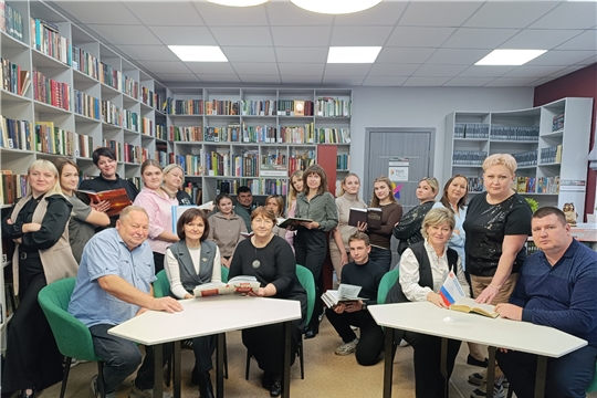 «Библиотека как пространство здоровья и культуры»: профсоюзный актив трёх учреждений здравоохранения посетил модельную библиотеку с экскурсией