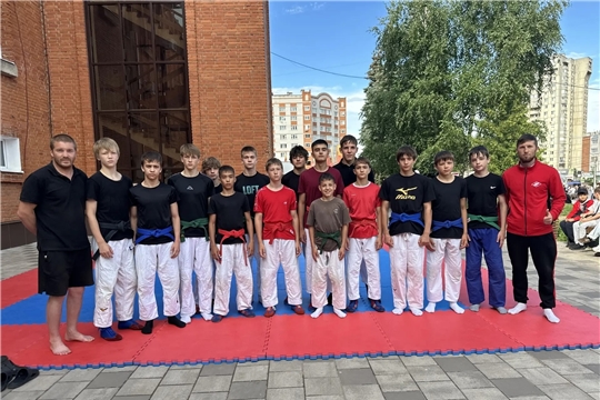 Показательные выступления спортсменов чувашской национальной борьбы керешу