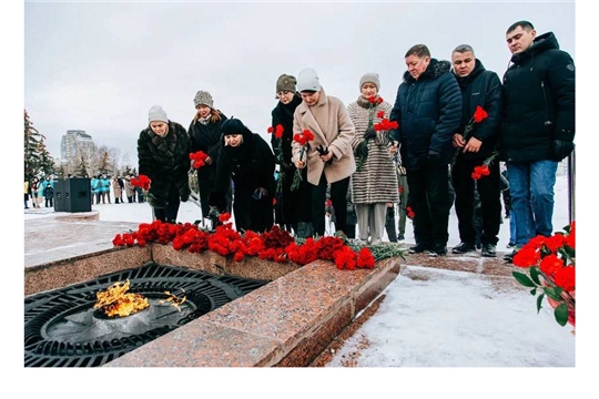 Сергей Павлов принял участие в торжественной церемонии возложения цветов к Вечному огню