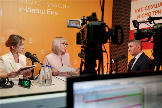 Олег Николаев убежден, что управляющие компании работают для жителей, и собственники квартир определяют и контролируют качество работ УК