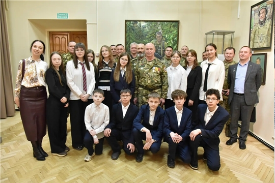 Живая память поколений: 7 «А» на открытии выставки «Портрет Героя» 