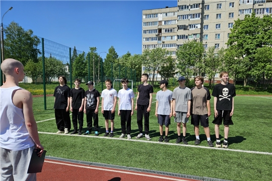 Курс на мужество: восьмиклассники прошли военно-учебные сборы