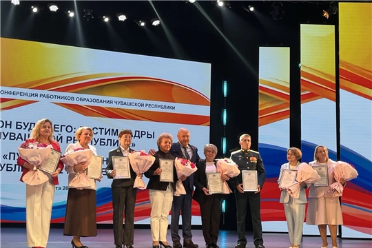 Депутат Госдумы А. Г. Аксаков вручил благодарственное письмо учителю нашей школы