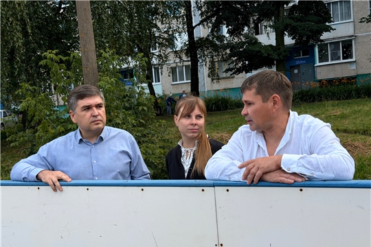 В рамках программы "НИМЕ - Народный бюджет" прошла встреча на открытой хоккейной коробке во дворе дома № 21 по улице Гузовского
