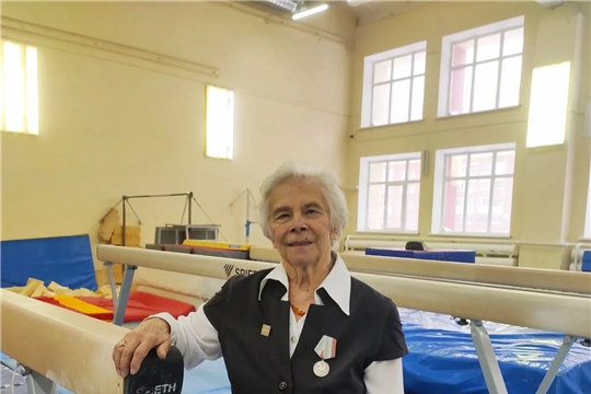 Поздравление с 87-летием  принимает ветеран спорта  Хмель Валентина Петровна!