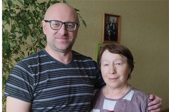 Директор Искандер Мингалеев поздравил ветерана спорта Светлану Викторовну Софронову