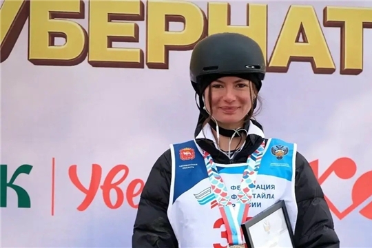 Лана Прусакова завоевала серебряную медаль на чемпионате России по фристайлу