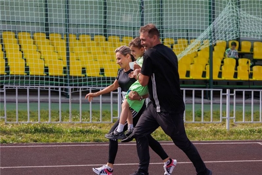 День Республики подарил праздник спорта 27 семьям Чувашии
