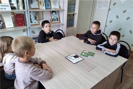 В Новобуяновской библиотеке провели час поэзии "Любимые строки в день поэзии"