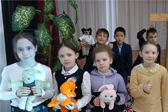 в Чутеевской библиотеке состоялся час искусства «Волшебный мир театра»