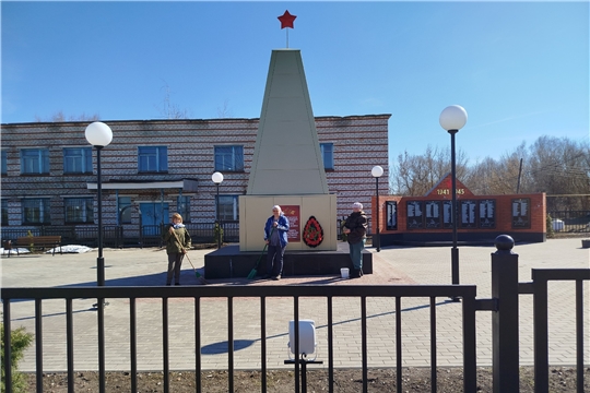 Мероприятие по благоустройству территории у памятника в Шимкуссах