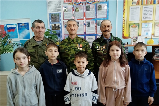 В Кармалинской библиотеке прошел час патриотизма на тему "Наши земляки - герои СВО"