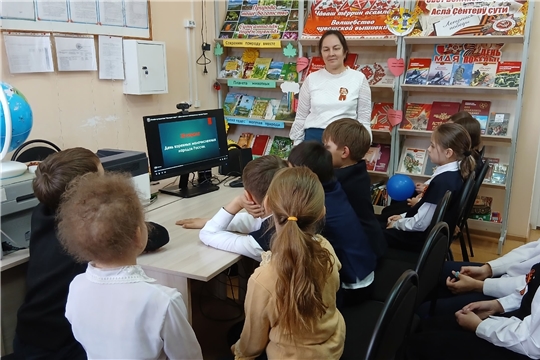 В Чутеевской библиотеке прошёл познавательный час «Знакомство с жизнью народов Севера»