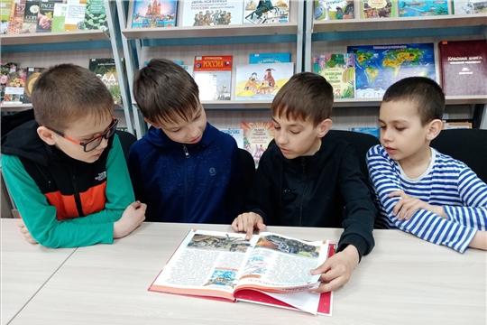 В преддверии 81-й годовщины Великой Победы, Кармалинская библиотека присоединилась к XVII Международной патриотической акции «Читаем детям о Великой Отечественной войне»