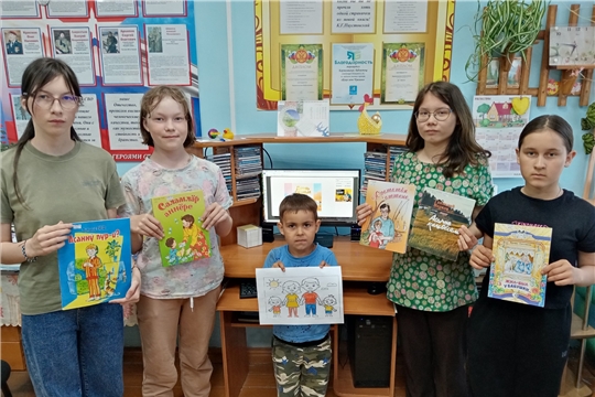 В Кармалинской библиотеке прошел литературно-игровой час «Всё начинается с семьи»