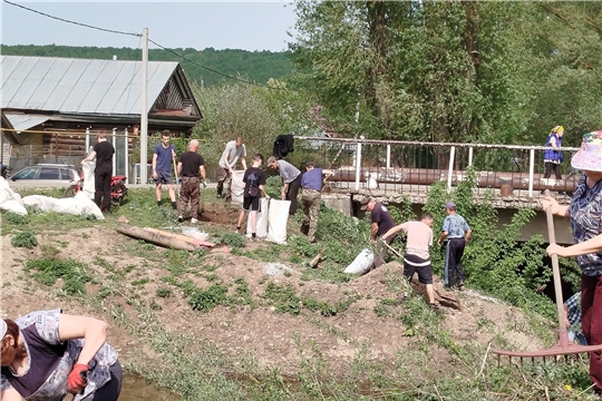 Субботник у пруда: жители села Шимкусы и Ямбулатово заботятся о природе