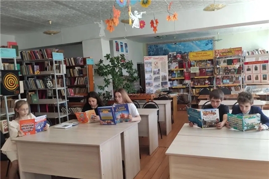 В Турмышской библиотеке состоялась увлекательная командная игра «Познавая Россию»
