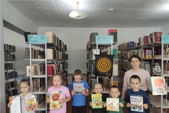 В Турмышской библиотеке провели увлекательную экскурсию «Ребятишки в гости к книжкам»