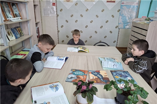 Новобуяновская библиотека в честь Дня Республики провела для юных читателей библиопанораму «Люблю тебя, мой край родной!»
