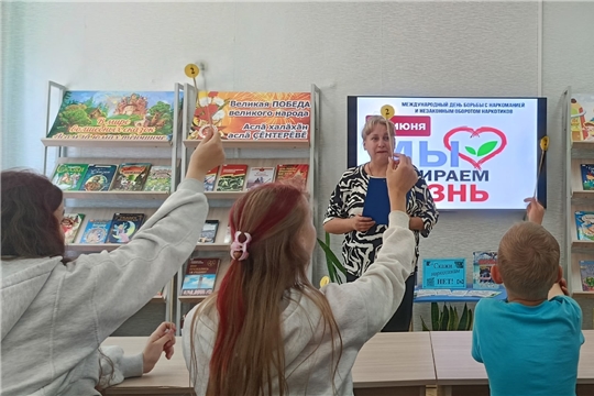 В Детской библиотеке провели информационный час "Жизнь без будущего"
