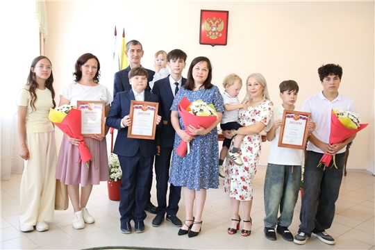 Сегодня в зале торжеств отдела ЗАГС прошёл душевный праздник, посвящённый Дню семьи, любви и верности