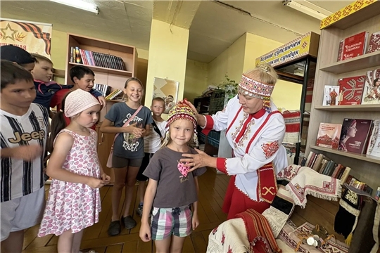 В Шимкусской библиотеке состоялось увлекательное путешествие в прошлое «Бабушкин сундук открывает тайны»