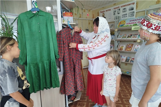 В Алдиаровской библиотеке прошёл краеведческий час "Бабушкин сундук"
